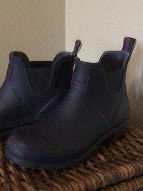 Joules size 9 navy Rain boots
